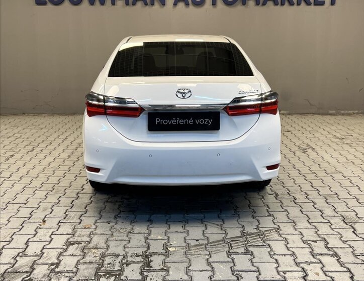 Toyota Corolla Sedan 1,6 l 97 kw