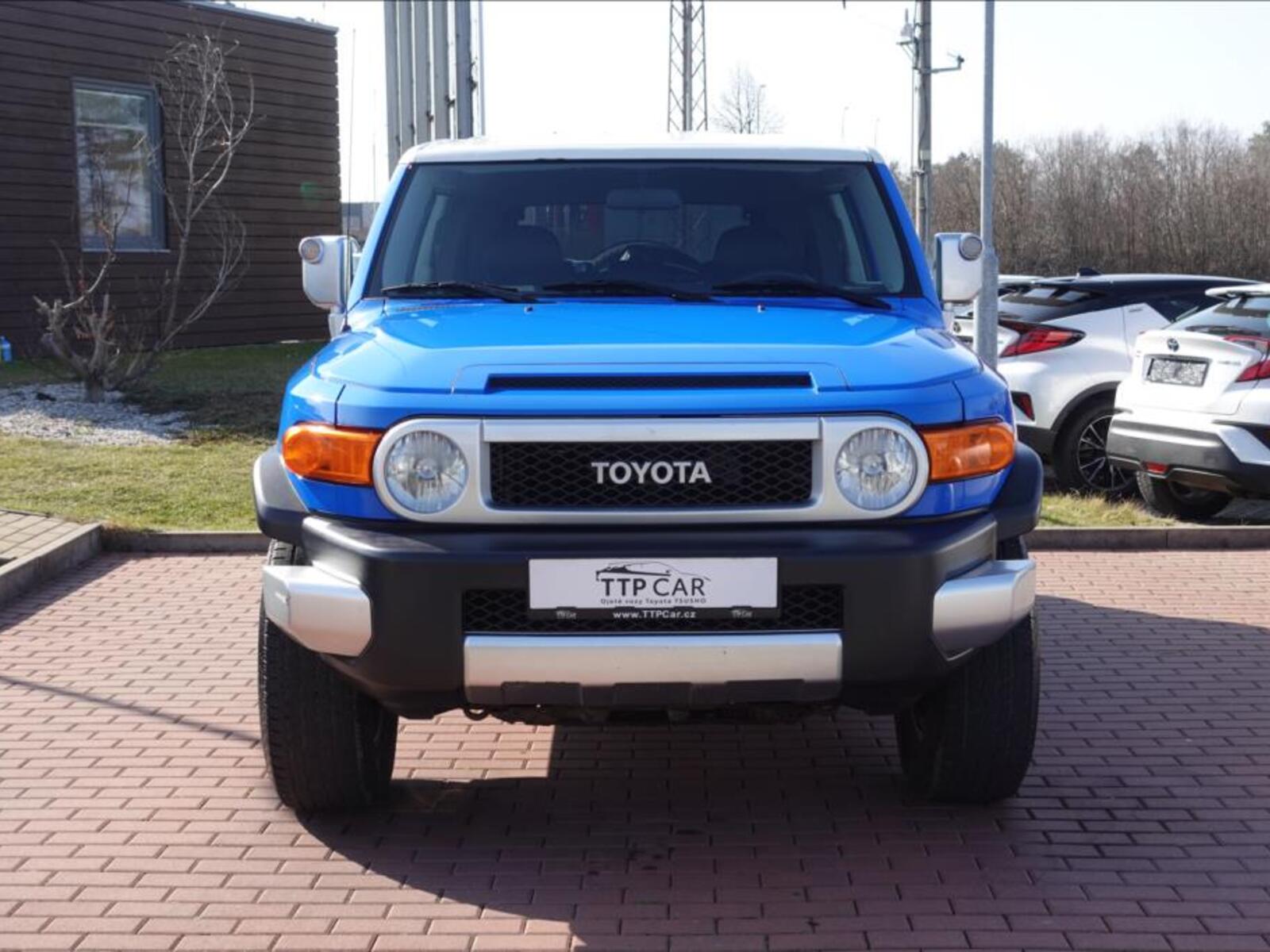 Toyota FJ 2