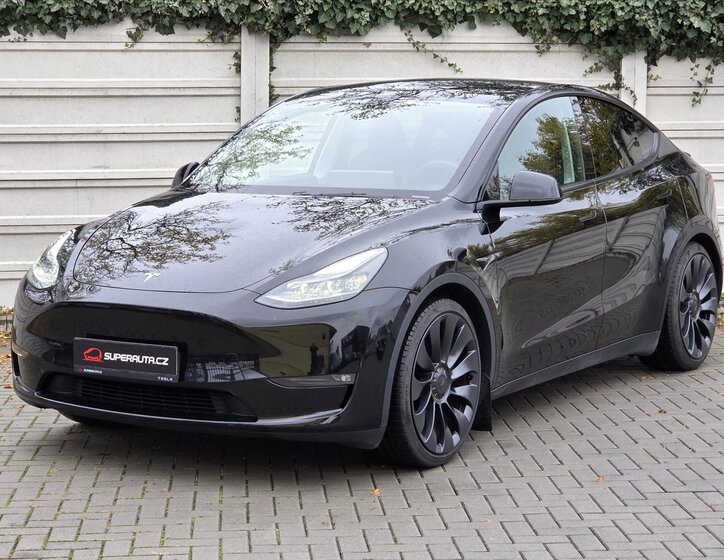 Tesla Model Y SUV / Terénní 0,0 393 kw