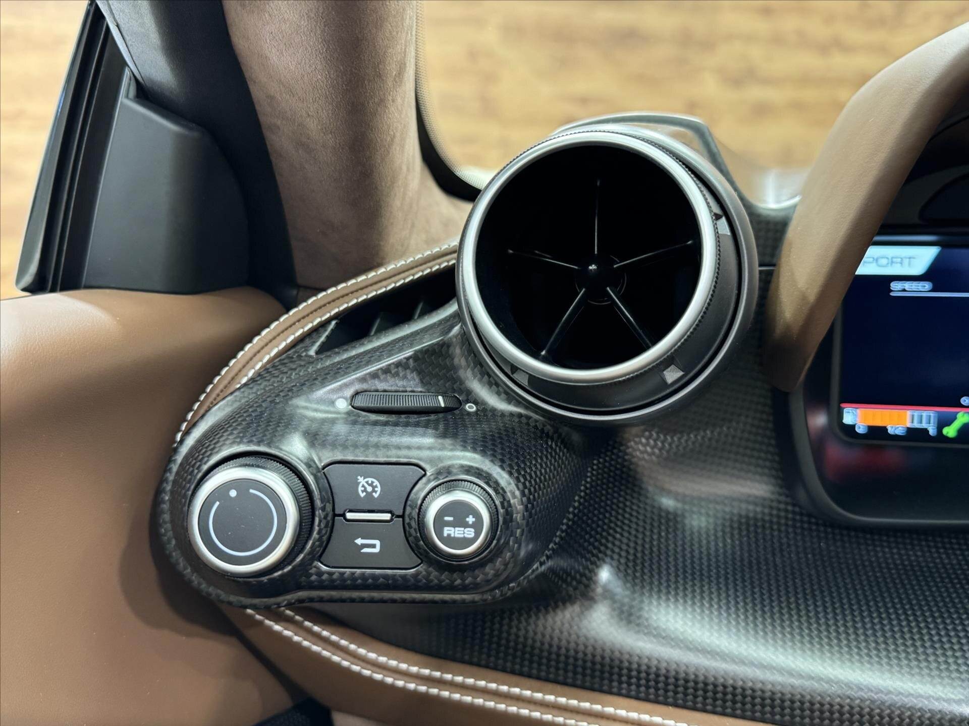 Ferrari F8 Kabriolet 3,9 l 530 kw