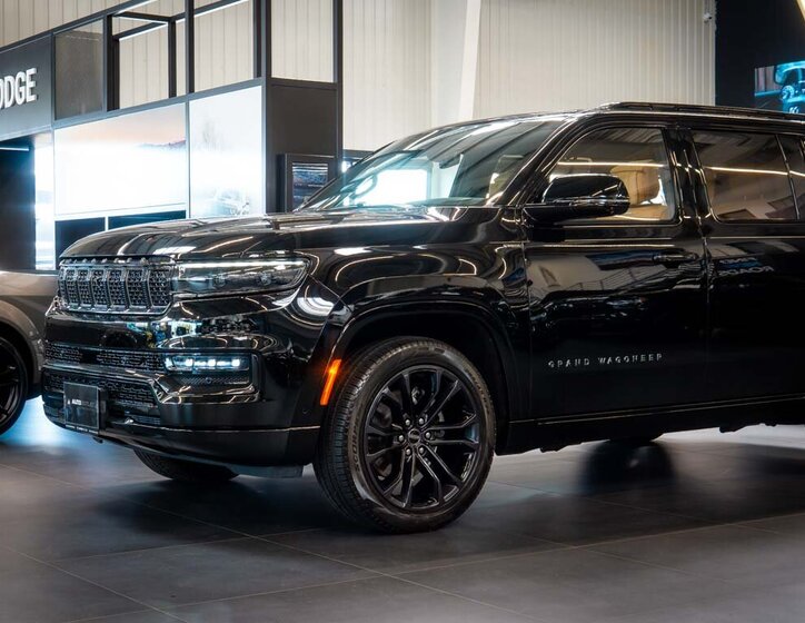 Jeep Grand Wagoneer 12