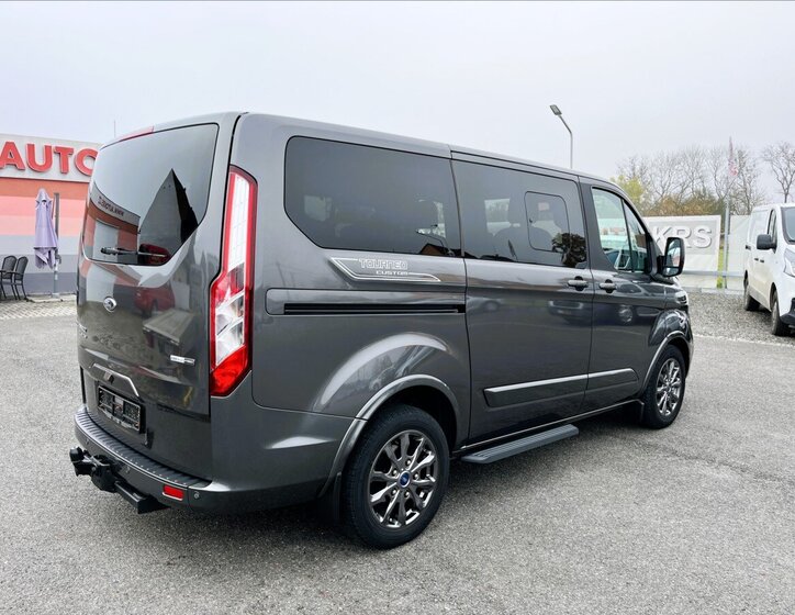 Ford Tourneo Custom Kombi 2,0 l 136 kw