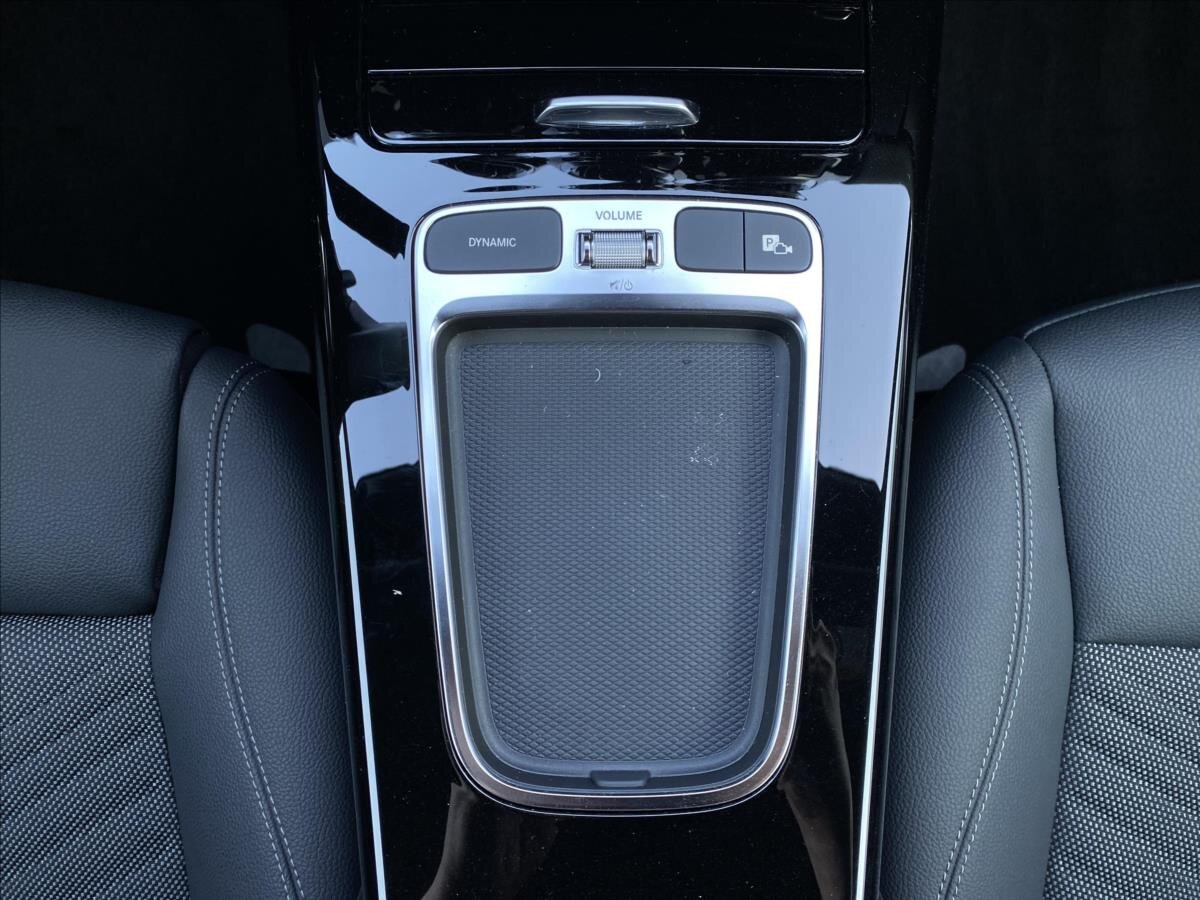 Mercedes-Benz Třídy A Hatchback 1,3 l 120 kw