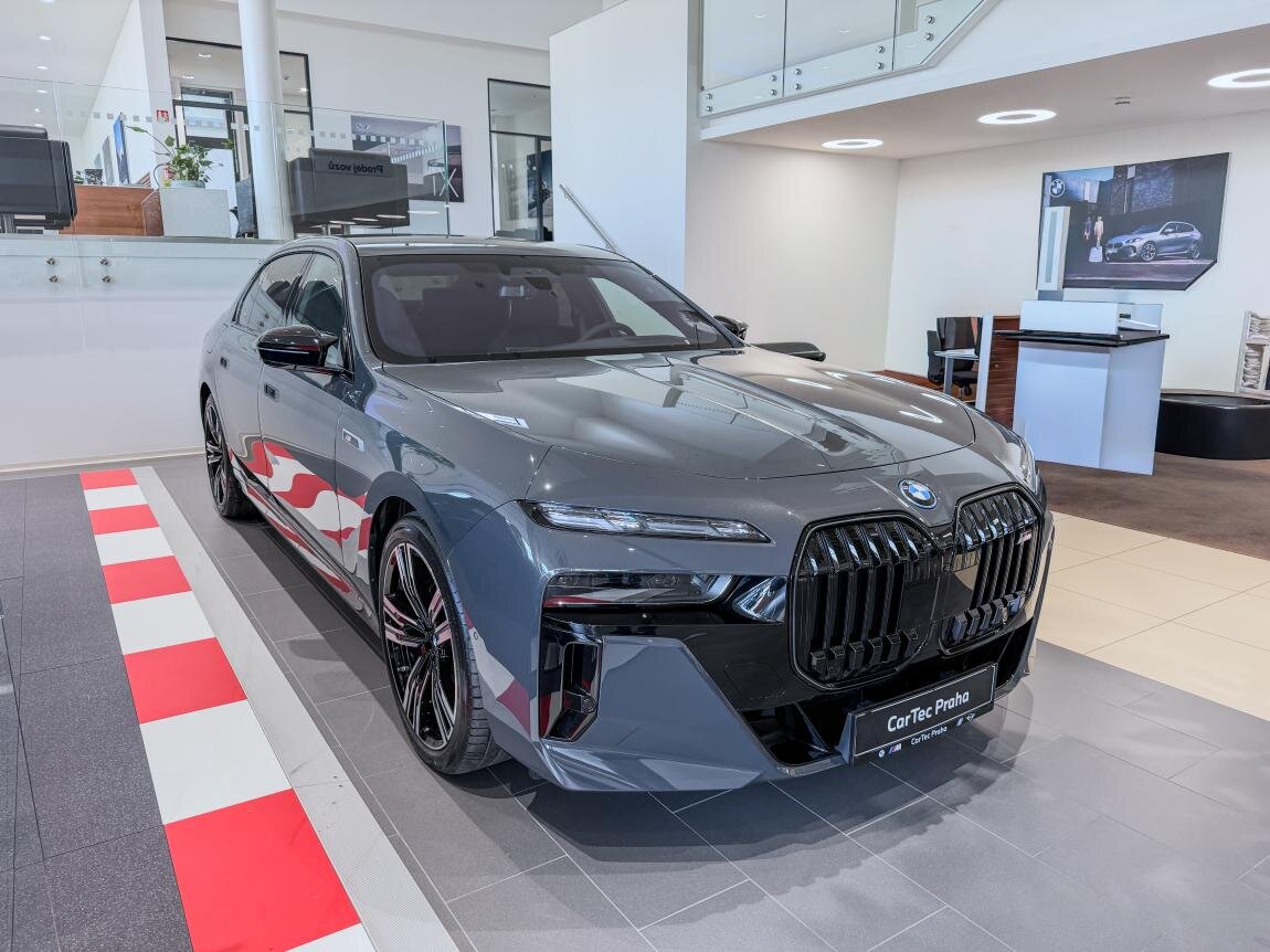 BMW Řada 7 Sedan / Limuzína 3,0 l 420 kw