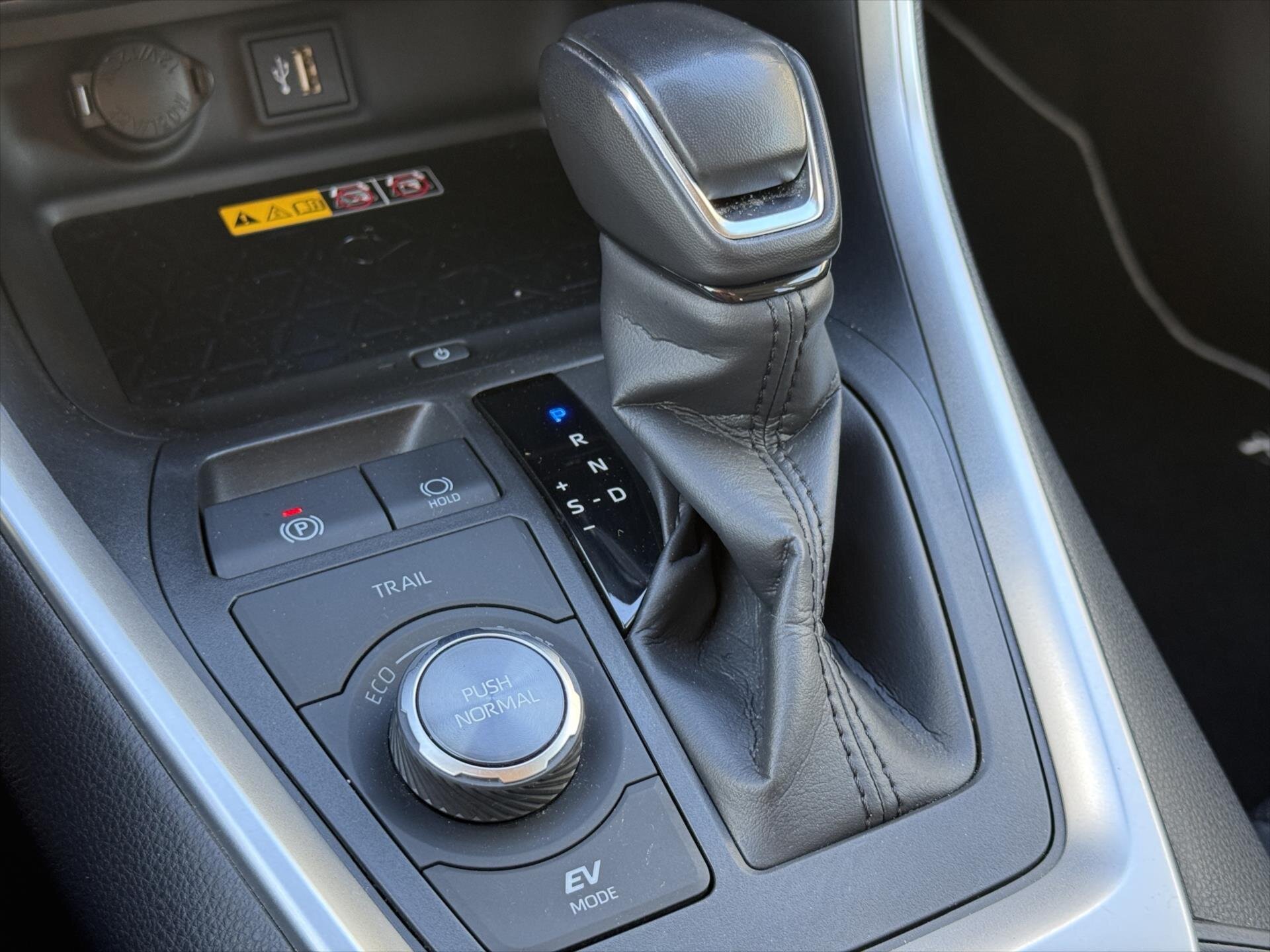 Toyota RAV4 SUV / Terénní 2,5 l 131 kw