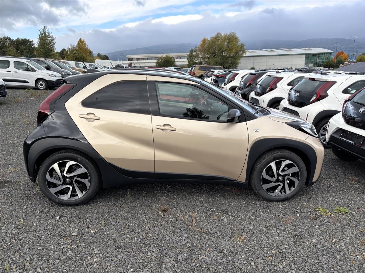 Toyota Aygo Hatchback 1,0 l 53 kw