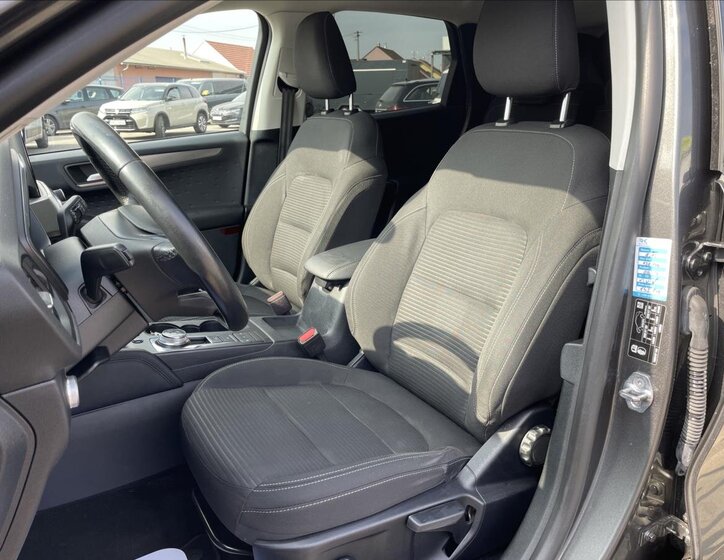 Ford Kuga SUV / Terénní 1,5 l 88 kw