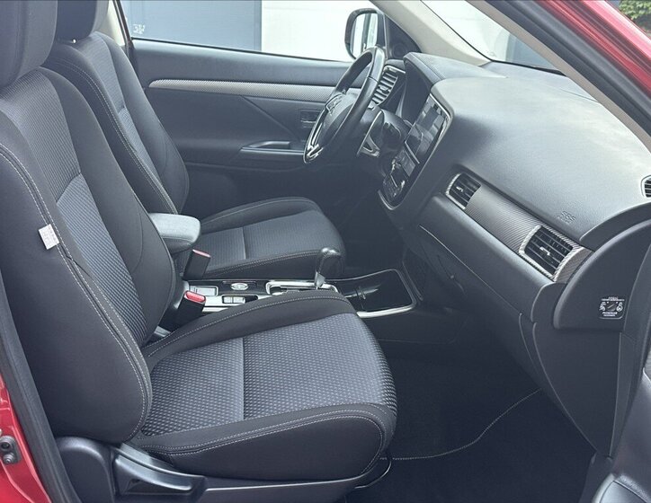 Mitsubishi Outlander SUV / Terénní 2,3 l 110 kw