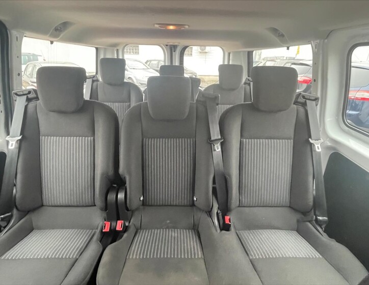 Ford Tourneo Custom 11