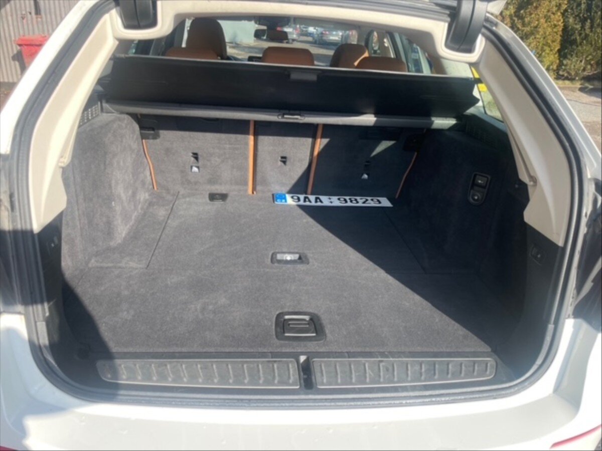 BMW Řada 5 Kombi 3,0 l 210 kw