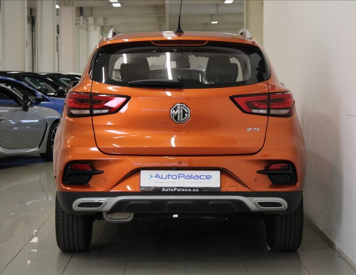 MG ZS 4