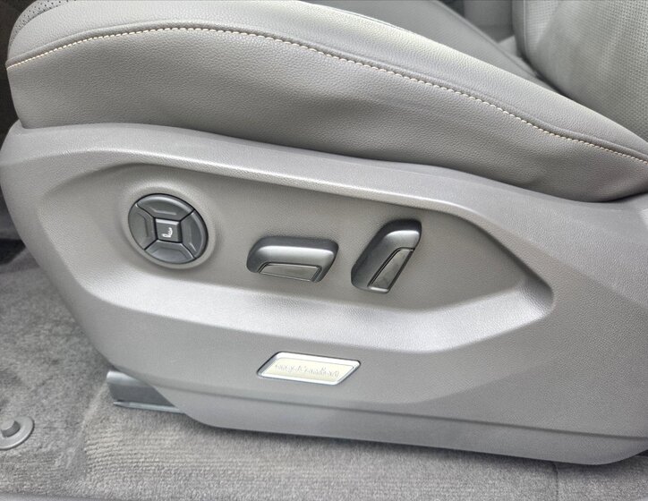 Volkswagen Touareg SUV / Terénní 3,0 l 210 kw