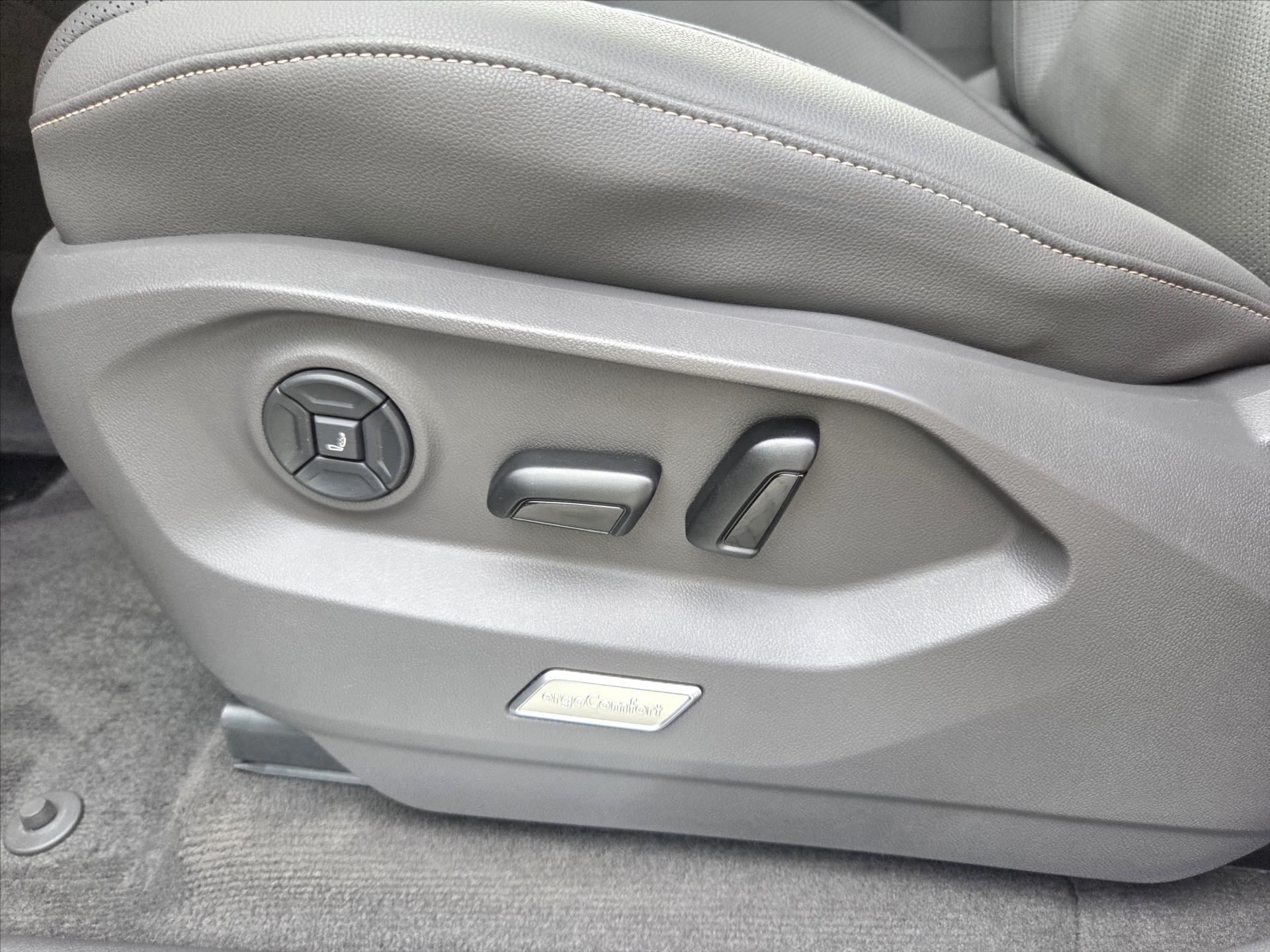 Volkswagen Touareg SUV / Terénní 3,0 l 210 kw