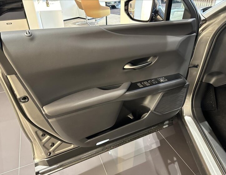 Lexus UX 250h SUV 2,0 l 135 kw