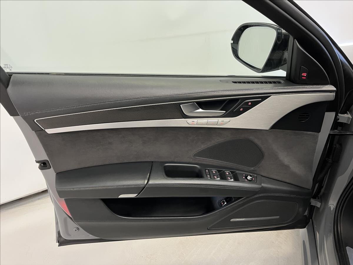 Audi S8 Sedan 4,0 l 445 kw