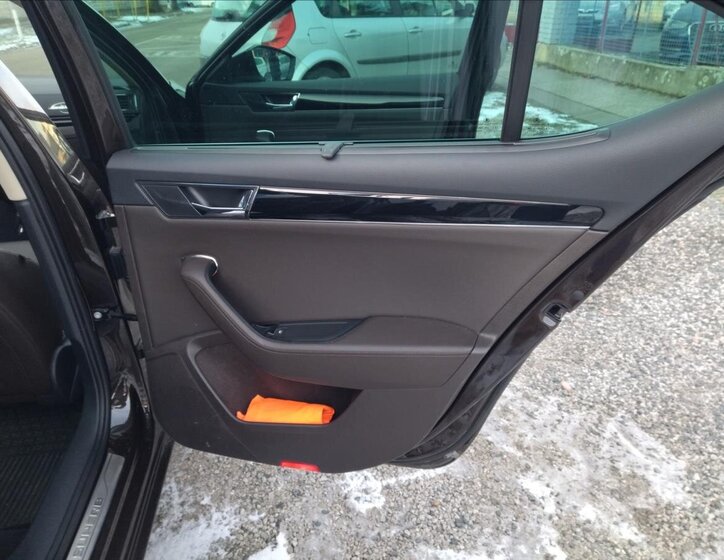 Škoda Superb Sedan / Limuzína 2,0 l 200 kw