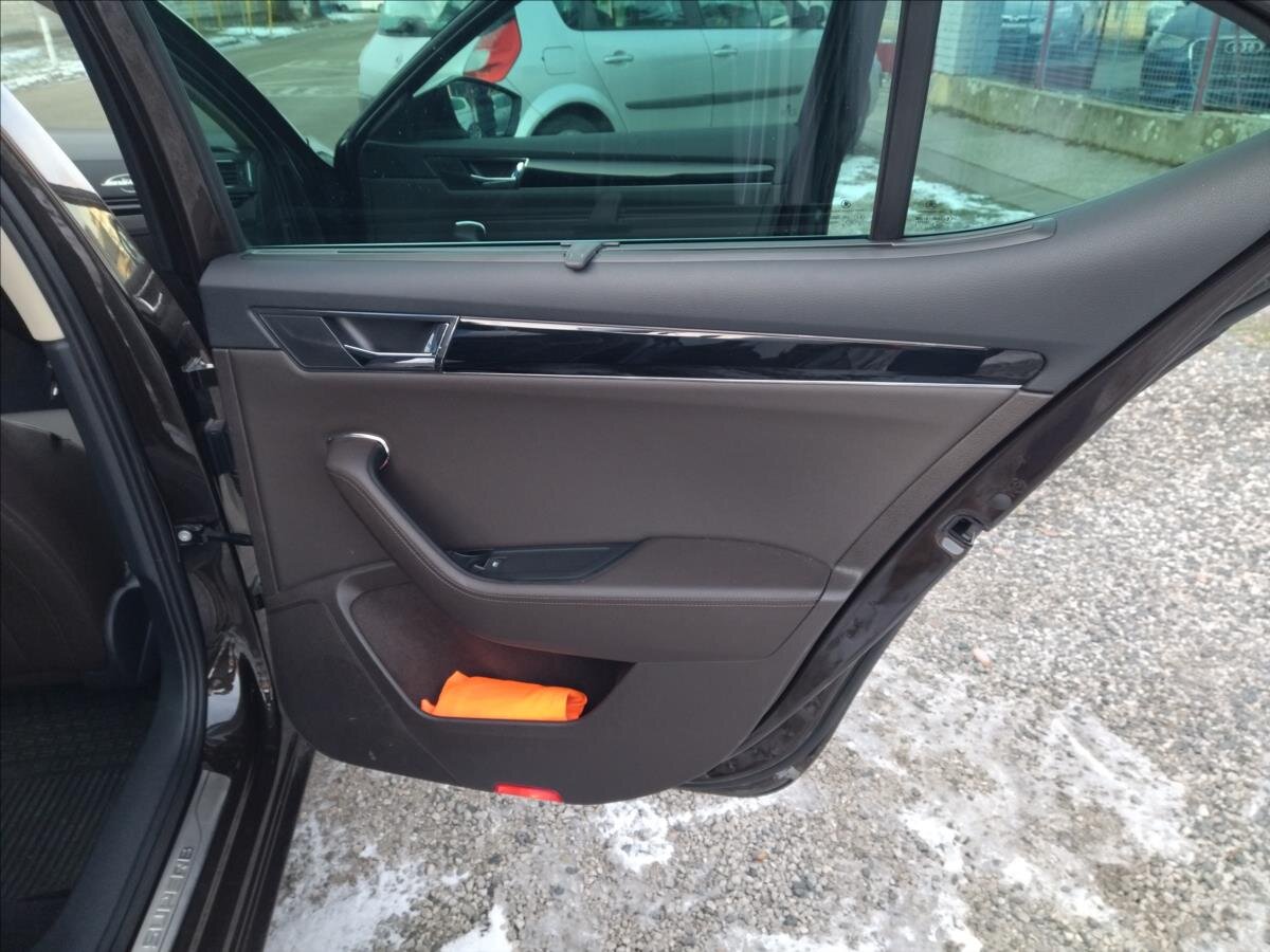 Škoda Superb Sedan / Limuzína 2,0 l 200 kw