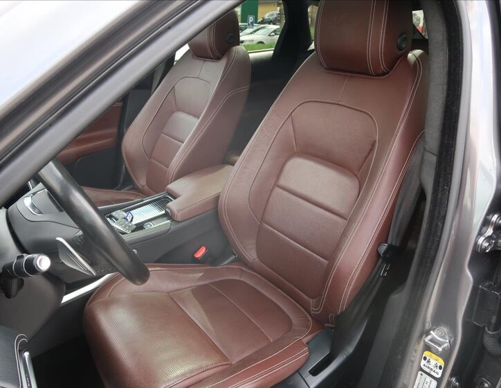 Jaguar F-Pace SUV / Terénní 3,0 l 280 kw