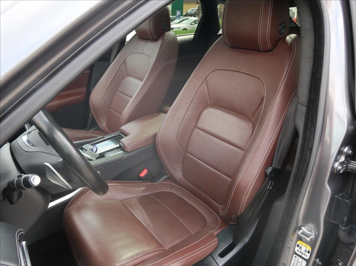 Jaguar F-Pace SUV / Terénní 3,0 l 280 kw