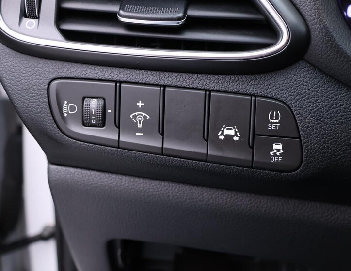 Hyundai i30 Kombi 998,0 88 kw
