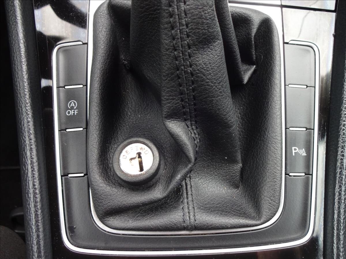 Volkswagen Golf Kombi 1,6 l 77 kw