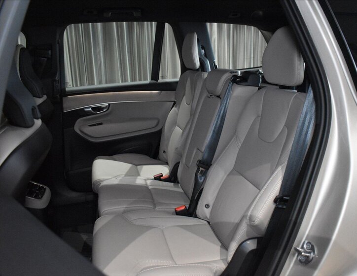 Volvo XC90 SUV / Terénní 2,0 l 228 kw