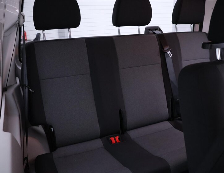 Volkswagen Transporter Kombi 2,0 l 62 kw