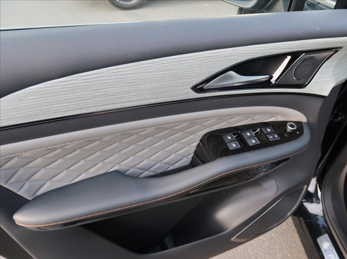 Dongfeng U-Tour MPV 1,5 l 130 kw