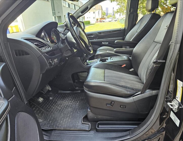 Lancia Voyager MPV 2,8 l 130 kw