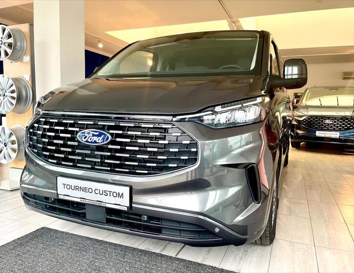 Ford Tourneo Custom 1