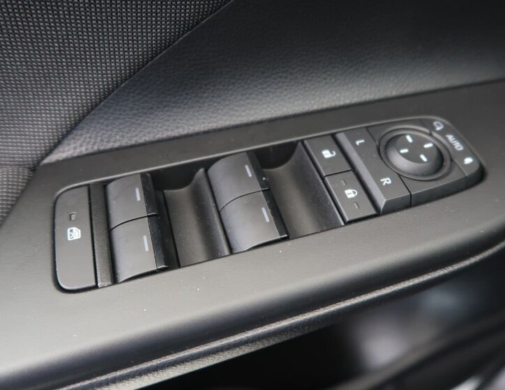 Toyota C-HR SUV 1,8 l 72 kw