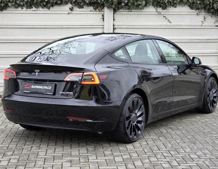 Tesla Model 3 6