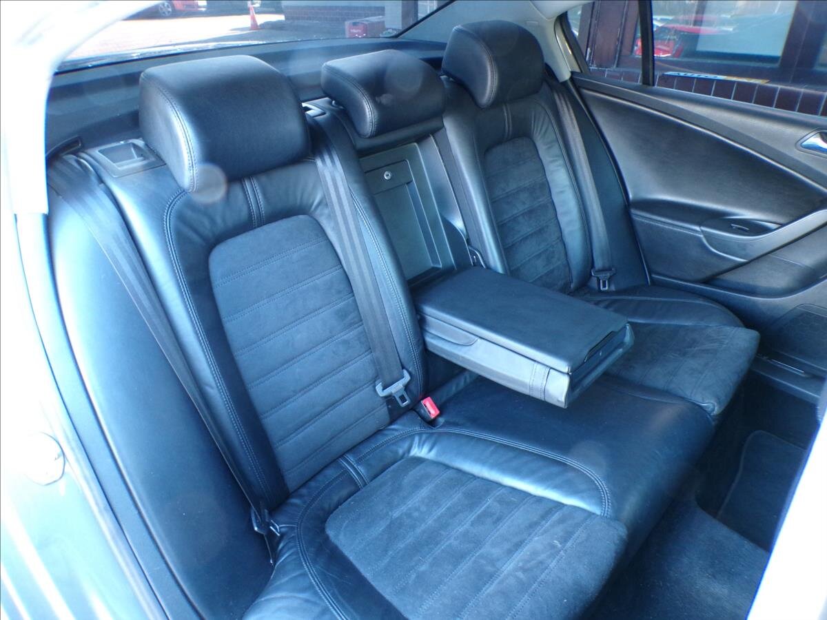 Volkswagen Passat Sedan / Limuzína 2,0 l 103 kw