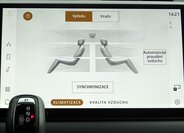 Land Rover Defender 22