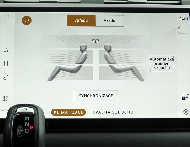 Land Rover Defender 22