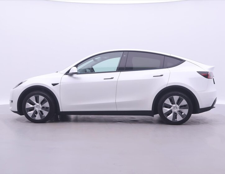 Tesla Model Y 4