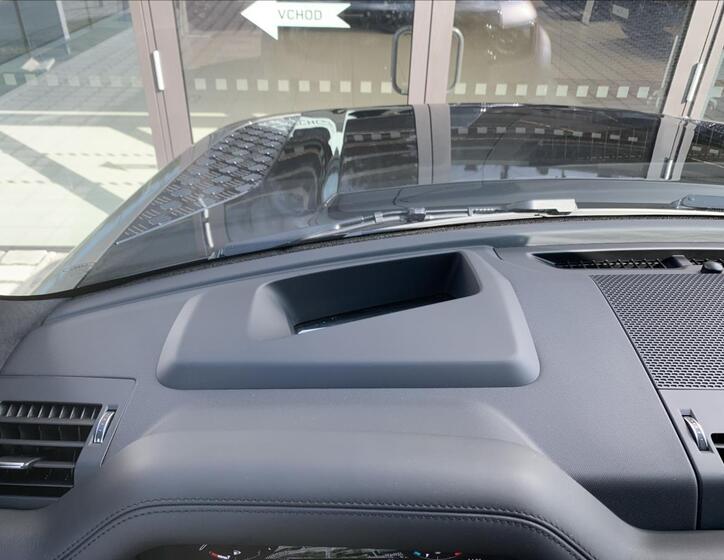 Land Rover Defender 41