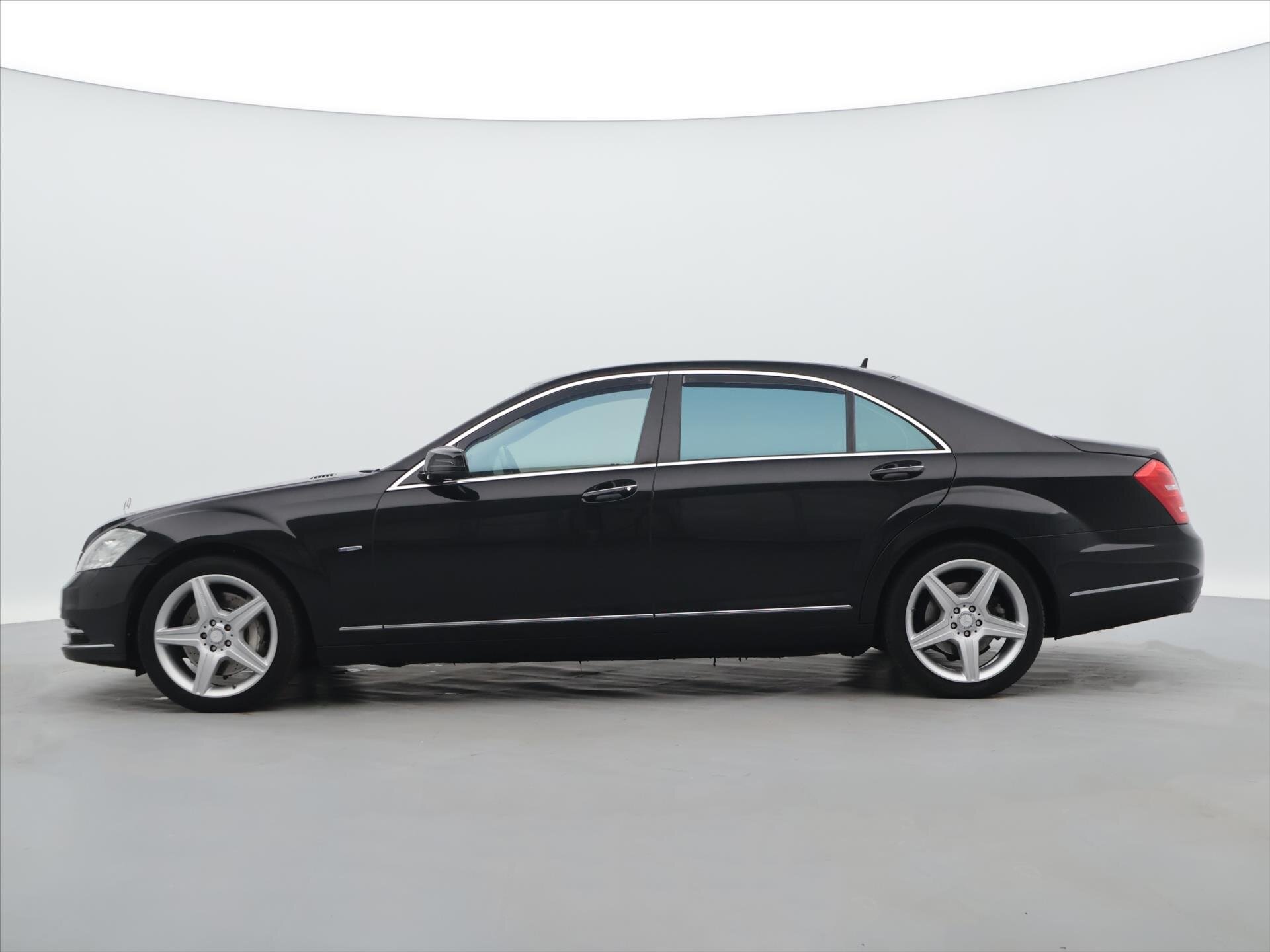 Mercedes-Benz Třídy S Sedan / Limuzína 4,7 l 320 kw