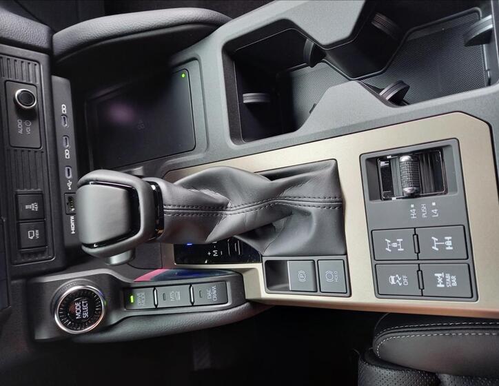 Toyota Land Cruiser 17