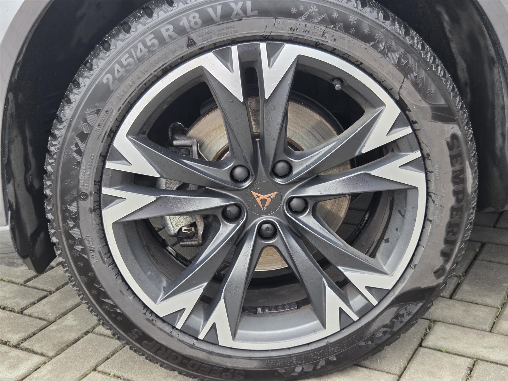 Cupra Formentor SUV / Terénní 2,0 l 140 kw