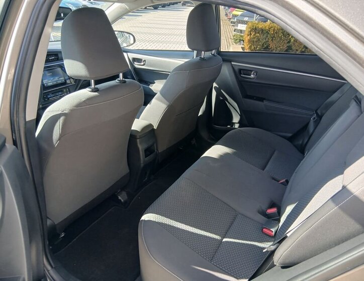 Toyota Corolla Sedan / Limuzína 1,6 l 97 kw