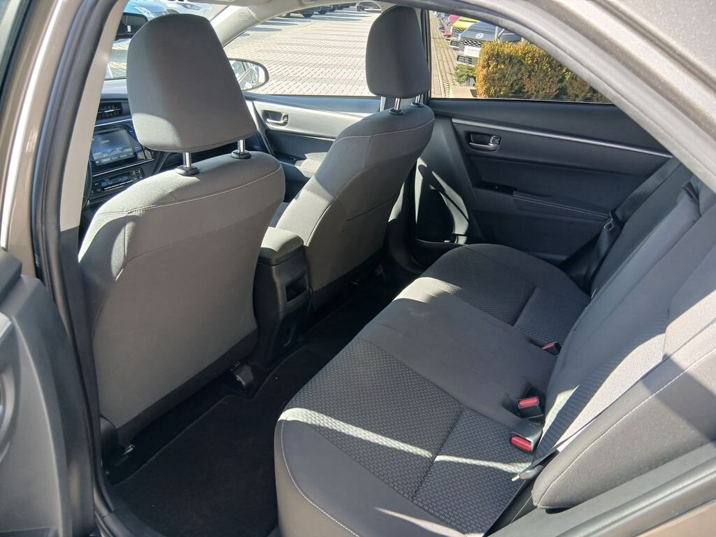 Toyota Corolla Sedan / Limuzína 1,6 l 97 kw