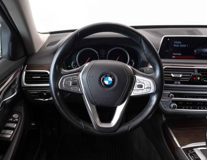 BMW Řada 7 13