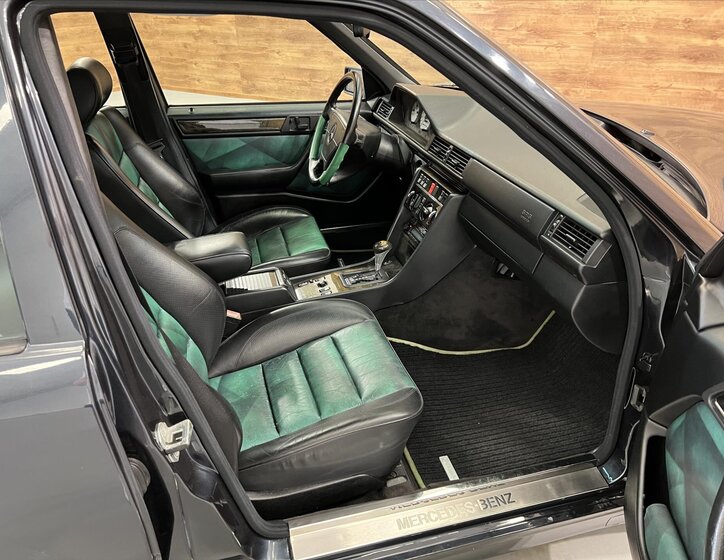 Mercedes-Benz Třídy E Sedan / Limuzína 5,0 l 235 kw