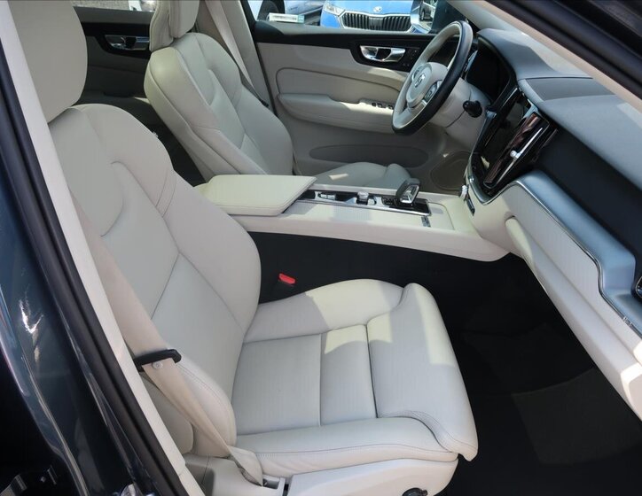 Volvo XC60 SUV / Terénní 2,0 l 145 kw