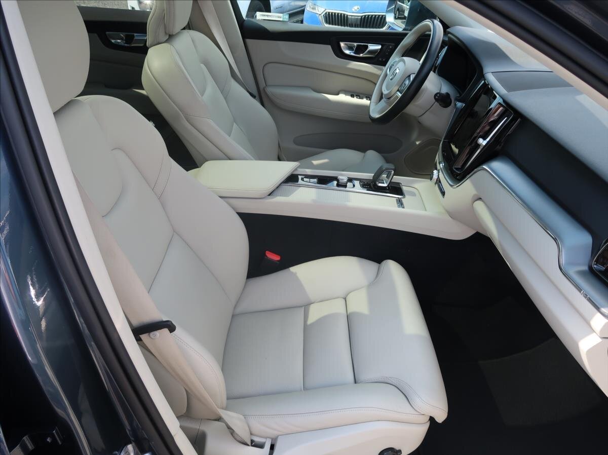 Volvo XC60 SUV / Terénní 2,0 l 145 kw