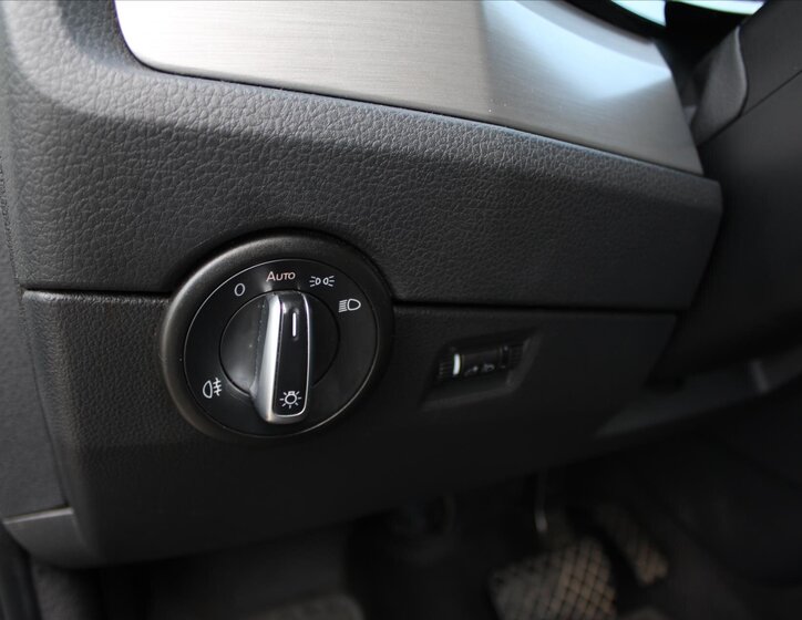 Volkswagen Multivan 25