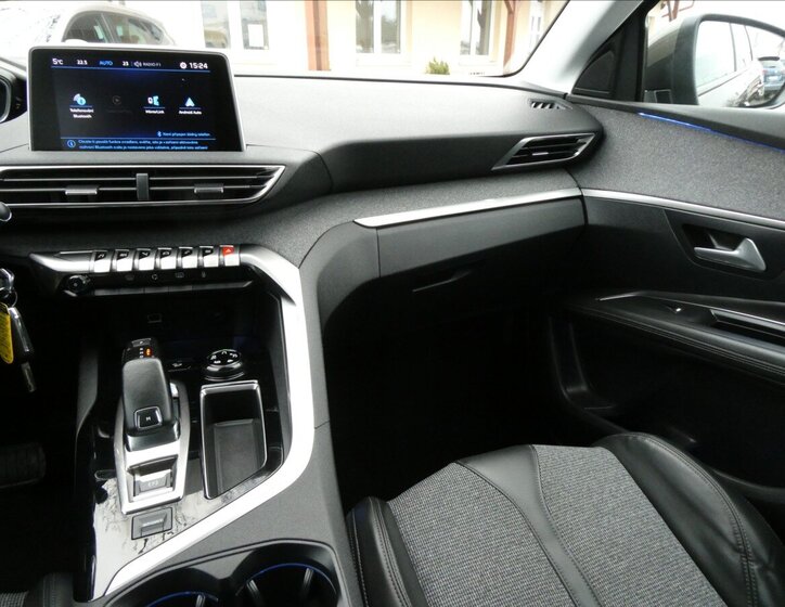 Peugeot 3008 SUV 1,6 l 121 kw