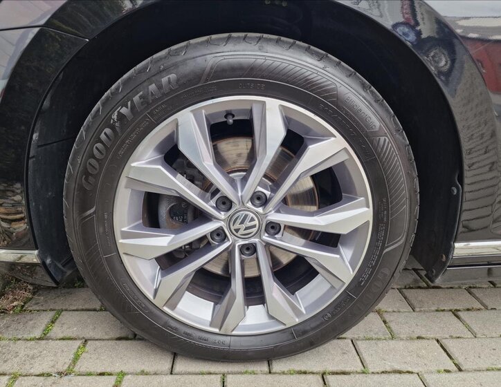 Volkswagen Passat Kombi 2,0 l 110 kw