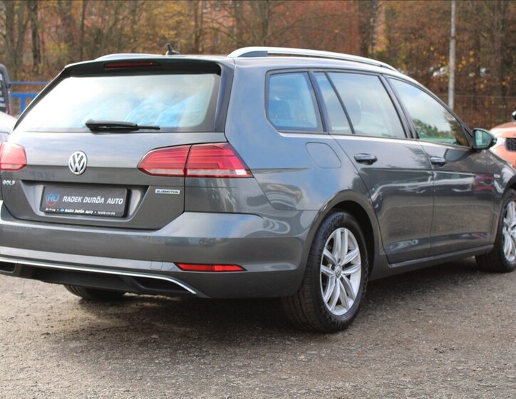 Volkswagen Golf Kombi 1,5 l 96 kw